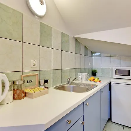 - Goscinne Bed & Breakfast 2*